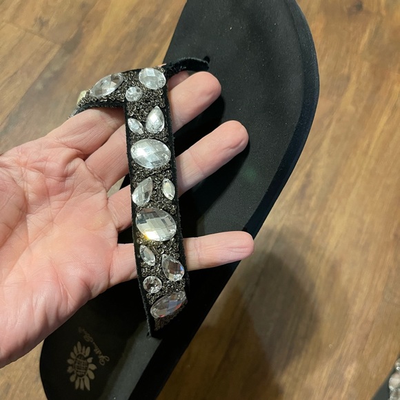 Yellow Box Flip Flops. Color: Black with gemstones. Size: 10 - Picture 3 of 9
